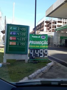 Foto de hoje de um posto de gasolina na Avenina Castanheiras Foto de hoje de um posto de gasolina na Avenina Castanheiras