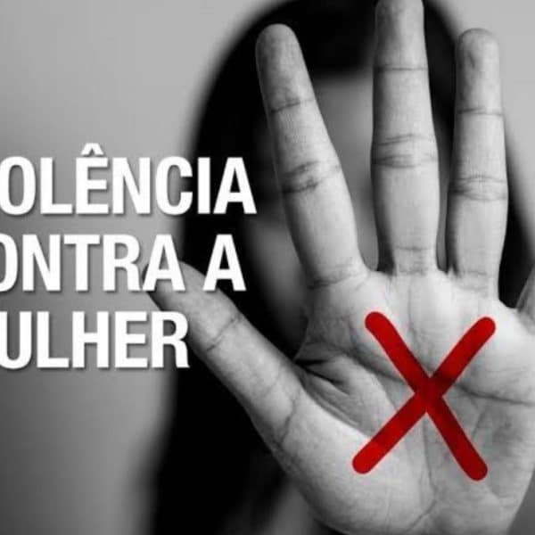 Mulher agredida por homem no transito