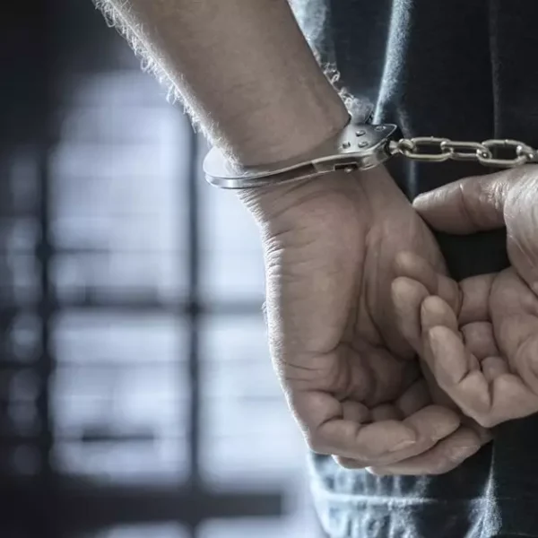 Foragido é descoberto e preso durante ocorrência de violência doméstica