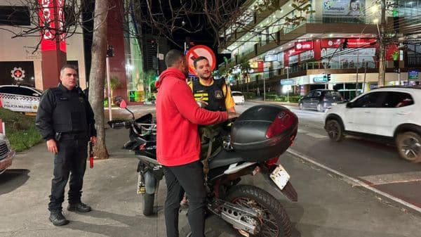 Entregadores inabilitados são flagrados na Operação Sossego em Águas Claras