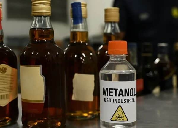 Metanol em bebidas: Ministério da Saúde orienta cuidados e alerta sobre sintomas