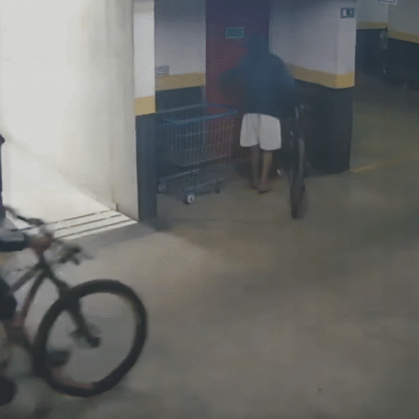 Furto em condomínio de Águas Claras: dupla encapuzada invade garagem e leva bicicletas
