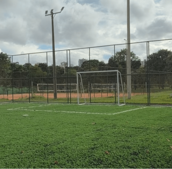 Campo de society do Parque de Águas Claras enfim é reformado após anos de abandono