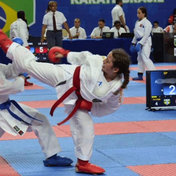 Aos 11 anos, atleta de Águas Claras conquista prêmio de melhor atleta de 2025 no karatê