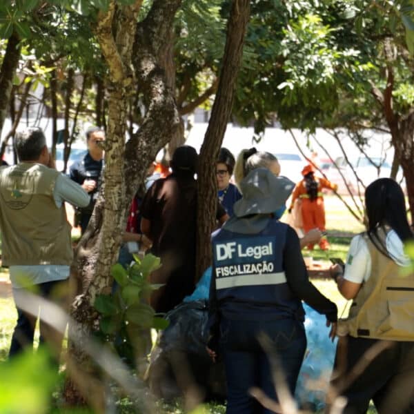 Força-tarefa do GDF leva assistência a pessoas em situação de rua em Águas Claras nesta quinta (23)