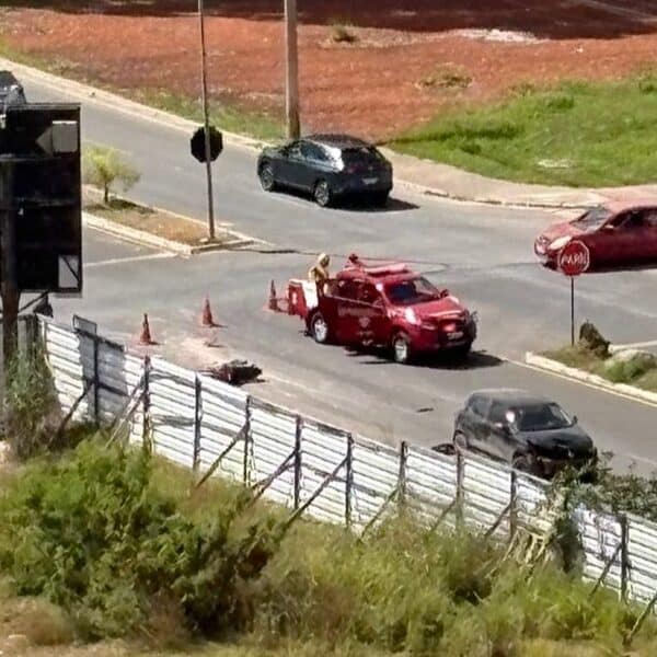 Acidente entre carro e moto volta a chamar atenção para cruzamento em Águas Claras