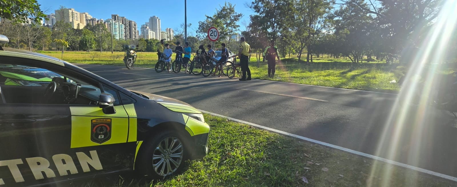 Detran-DF aperta a fiscalização no Parque de Águas Claras e alerta ciclistas