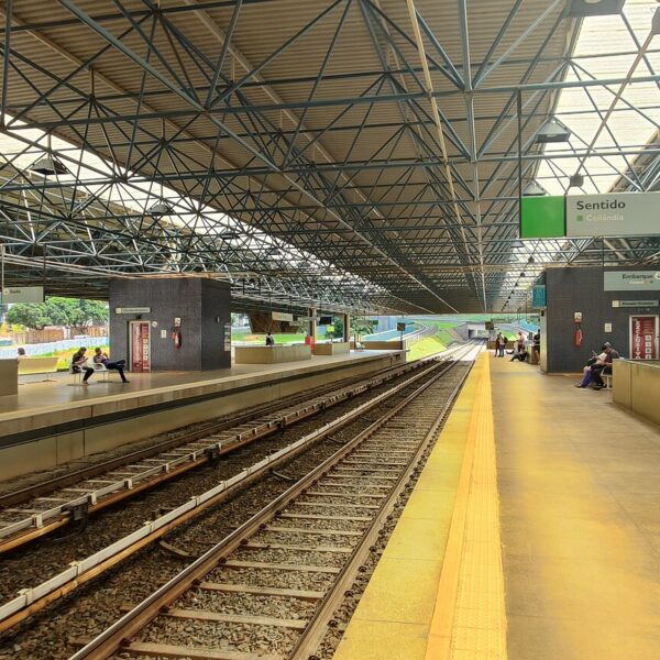 Tempo de espera no Metrô-DF vira alvo de reclamações de passageiros