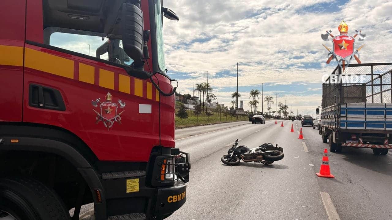 Acidente na EPTG leva motociclista ao hospital e causa interdição de faixas