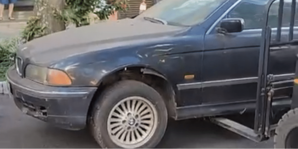 Operação do Detran-DF flagra uso irregular de vagas especiais e remove carro abandonado em Águas Claras